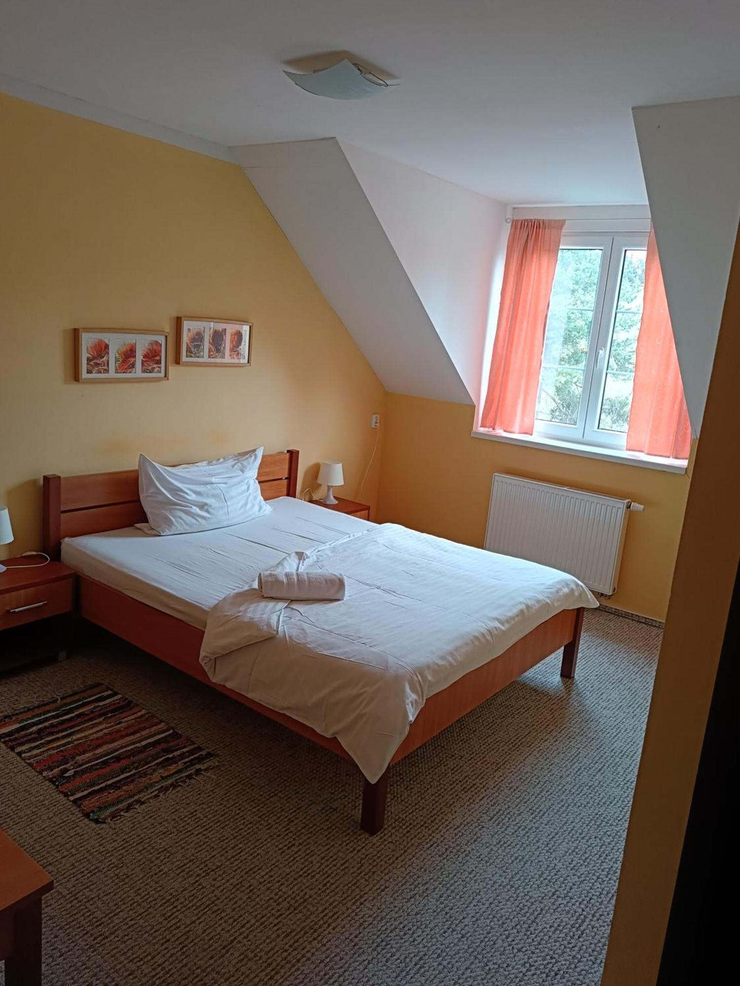 Toscca Hotel Celakovice Ngoại thất bức ảnh