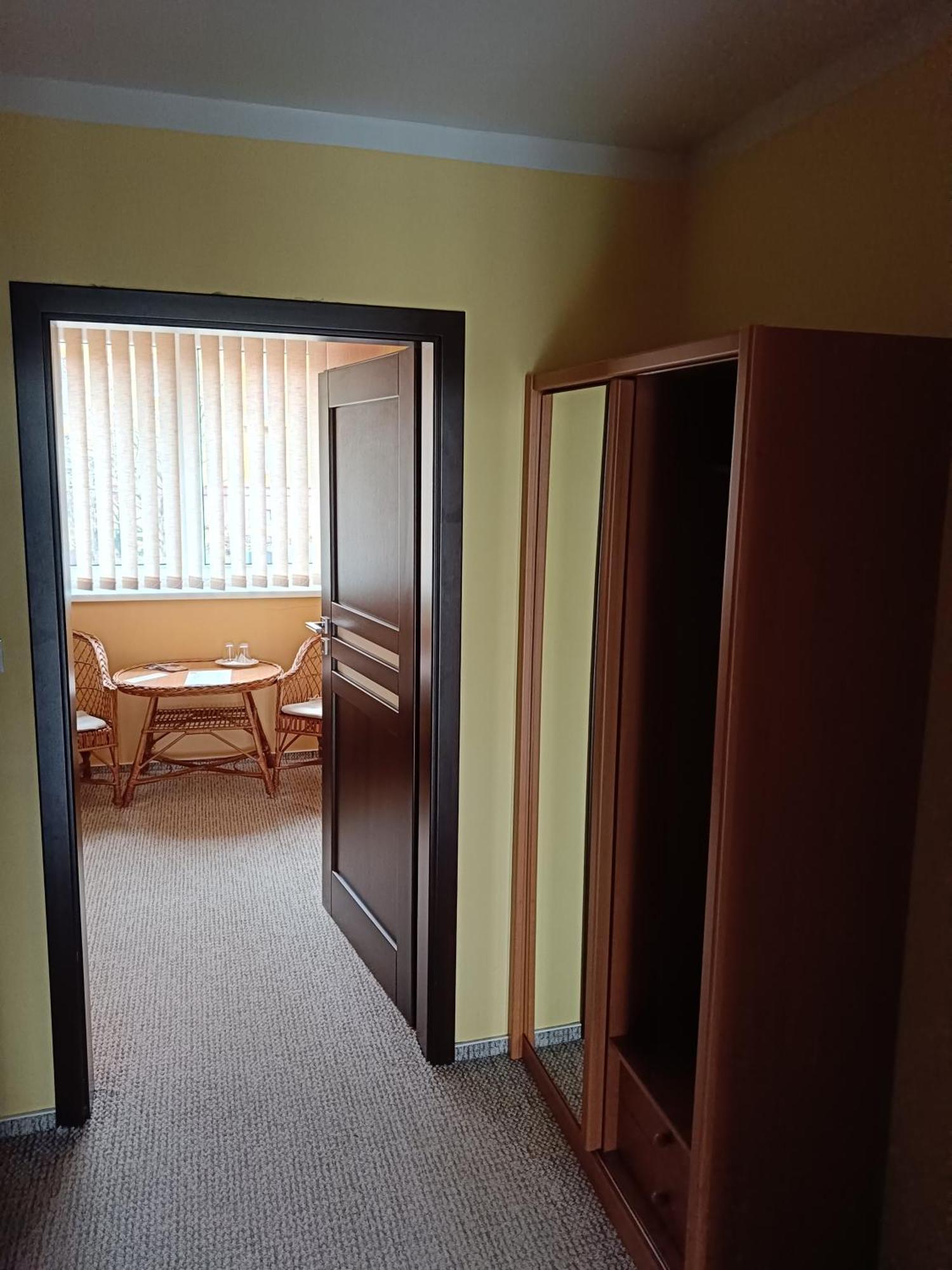 Toscca Hotel Celakovice Ngoại thất bức ảnh
